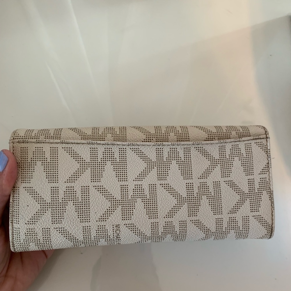 Michael Kors Wallet - Picture 2 of 8